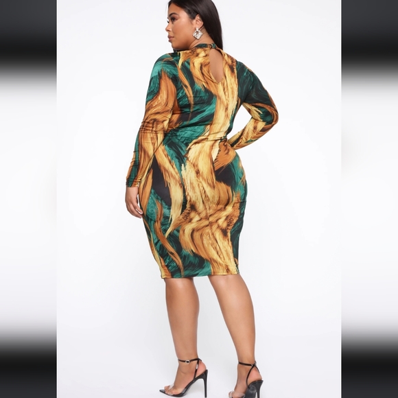 "Fine Arts" Green Midi Dress - Picture 3 of 3